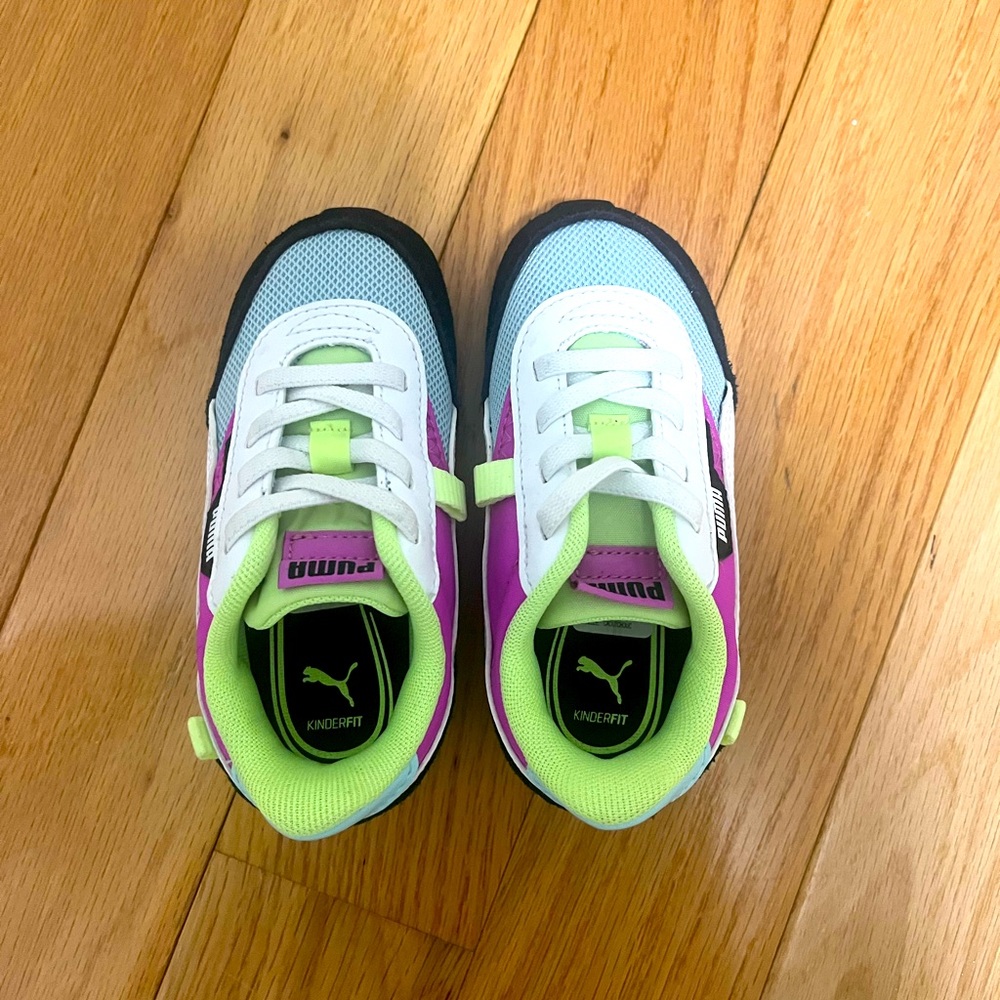 Brand new puma sneakers, size 8 toddler
